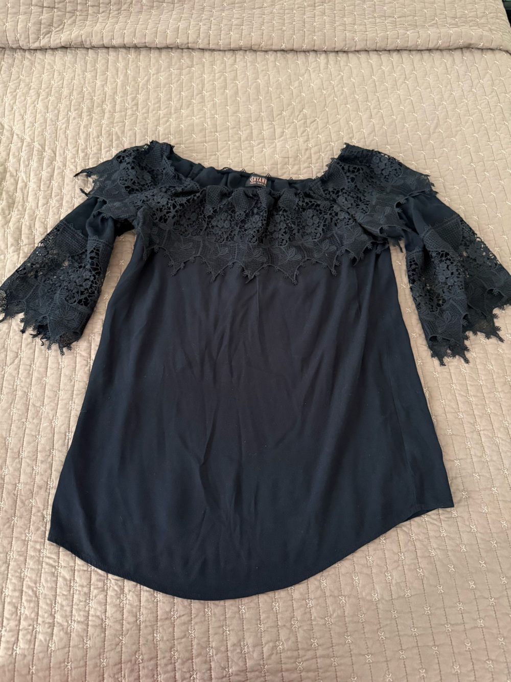 Shyanne Black Off-Shoulder Lace Trim Women's Top